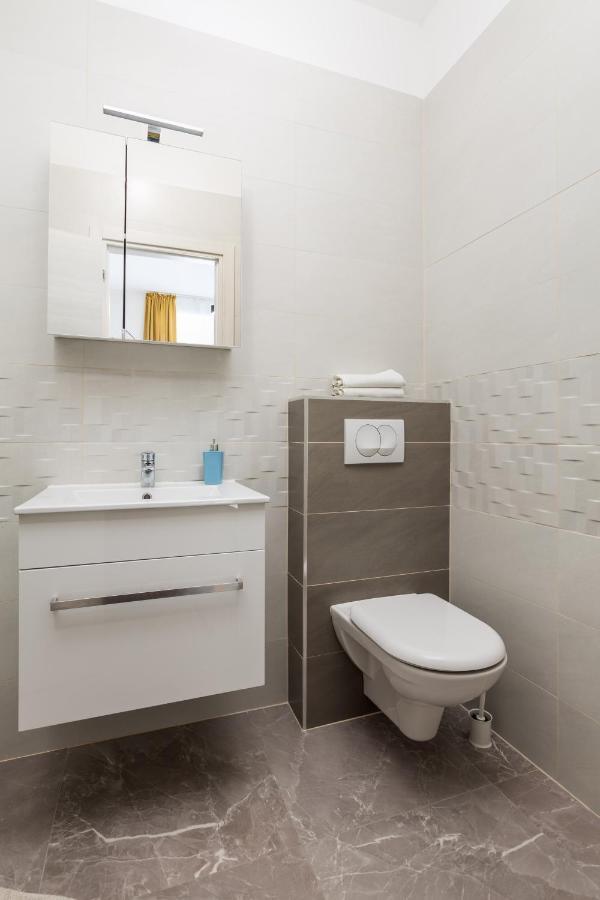 Studio Apartments Fran'S Риека Экстерьер фото